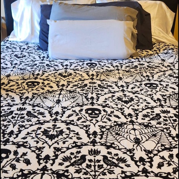 Cynthia Rowley Black and White Jacquard Knit Blanket - Picture 12 of 12